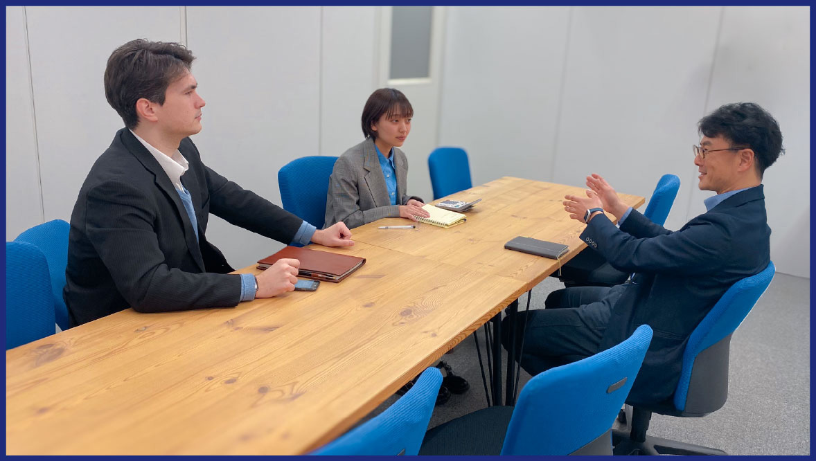社員話している様子